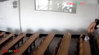 cặp đôi đụ nhau trong lớp học bị cam quay lén cảnh làm tình cùng nhau