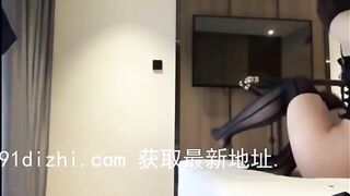 doggy em hàng mình dây trong bồn tắm lên đến giường cực nứng