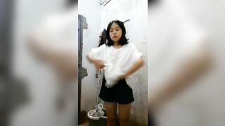 Trần Thảo Chuppy Call Móc Bím Cùng Thằng Bạn Trong Nhà Vệ Sinh