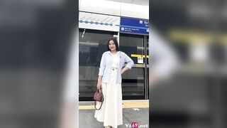 Anh mới dạo đầu thôi mà em đã cong người co giật sung sướng