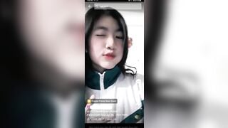học sinh ngực to tròn ngon quay tiktok vạch vú lên khoe cho mọi người xem