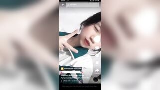 học sinh ngực to tròn ngon quay tiktok vạch vú lên khoe cho mọi người xem