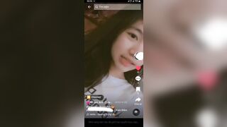 học sinh ngực to tròn ngon quay tiktok vạch vú lên khoe cho mọi người xem