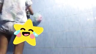 em học sinh tập tành quay cảnh đi tắm để chiều NY