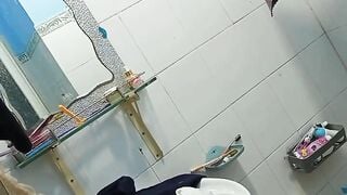 Clip Hot  Nguyễn Thị Diệu Bị Anh Trai Đặt Camera Quay Lén Trong Phòng Tắm