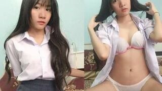 Clip Hot Minh Huyền Trời Nóng Quá Show Lồn Cho Cả Nhà Xem