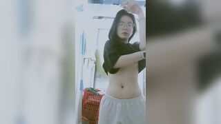 Ny Dâm Đãng Kính Cận Bị Trai Dụ Show Hàng Thủ Dâm Cực Ngon