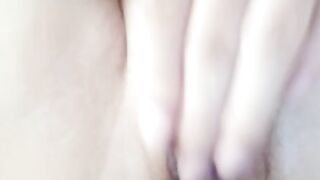 HS Non Tơ Da Trắng Lồn Hồng Không Lông Banh Bím Móc Bím