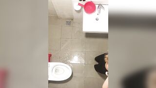 Clip sưu tầm quay lén gái tắm P1