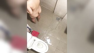 Clip sưu tầm quay lén gái tắm P1