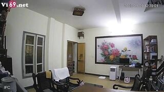 Hack cam em gái vú to thả rông trong nhà