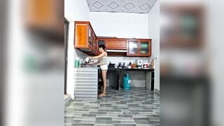 Phần 5:Gái teen ngực khủng nứng lồn live thủ dâm cực nứng