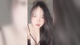 em học sinh mới lớn có cặp ngực ngon và lồn múp non tơ