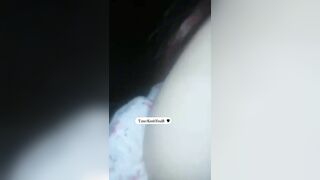 đang ngồi xem phim mà anh ny cứ vạch vú ra để nghịch trong rạp