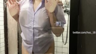 Clip Hot Địt Em Hs Múp Rụp Trong Nhà Wc