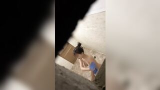 Clip Hot Quay Lén Mấy Em Hàng Xóm Đi Làm Về Tắm Suýt Thì Bị Phát Hiện