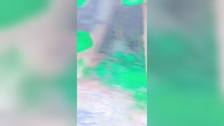 em học sinh non tơ ngồi ngoài đồng thủ dâm cực nứng