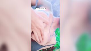em học sinh non tơ ngồi ngoài đồng thủ dâm cực nứng