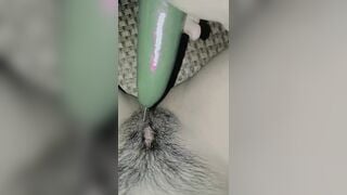 em học sinh non tơ bím múp tập thủ dâm với cây bút xóa chảy nước cực nứng