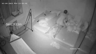Clip Hot Hack Cam Hai Vợ Chồng Đang Tò Tè Thì Mẹ Vào