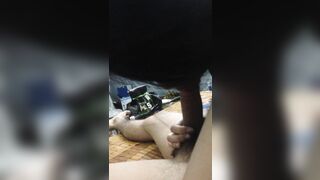 em ny nghiện ngậm cu rồi dùng lưỡi để mút đầu cu