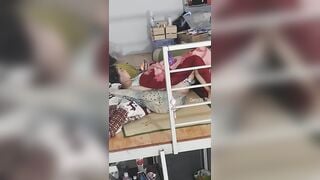 Clip Hot Quay Trộm Em Gái Vừa Xem Sex Vừa Móc Lồn