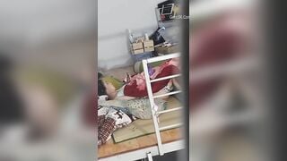 Clip Hot Quay Trộm Em Gái Vừa Xem Sex Vừa Móc Lồn