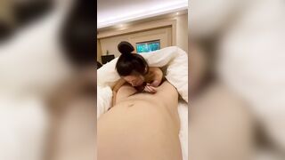 được chị SV khóa trên dẫn vào khách sạn rồi được chị chăm sóc chu đáo