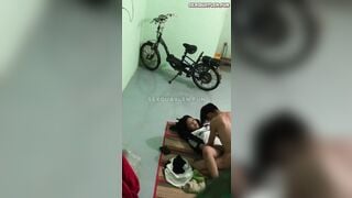 quay lén thằng bạn thân dẫn gái về phòng đụ nhau
