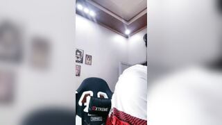 Phần 1: Ngọc babi ngồi live app show hàng thủ dâm ngoài quán nước