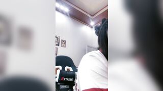 Phần 1: Ngọc babi ngồi live app show hàng thủ dâm ngoài quán nước