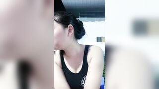 Phần 2: Ngọc babi ngồi live app show hàng thủ dâm ngoài quán nước