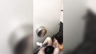 quay lén cặp đôi đụ nhau trong nhà vệ sinh siêu thị cực nứng