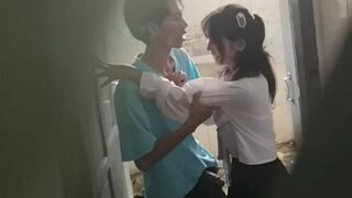 Clip Hot Học Sinh Kéo Nhau Vào Nhà Hoang Địt Nhau