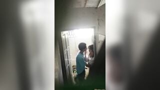 Clip Hot Học Sinh Kéo Nhau Vào Nhà Hoang Địt Nhau