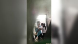 Clip Hot Học Sinh Kéo Nhau Vào Nhà Hoang Địt Nhau