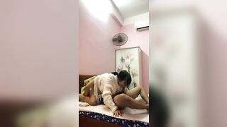 em SV xinh dâm kĩ năng bú cu khiến anh bắn thẳng vào mồm em