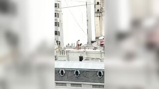 đổi gió cùng nhau lên sân thượng địt nhau