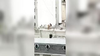 đổi gió cùng nhau lên sân thượng địt nhau