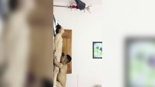 Hai vợ chồng hâm nóng tình yêu