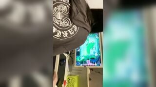 vừa ngồi chơi lmht vừa được em NY dáng ngon ngồi nhún là cảm giác như nào