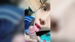 Em sinh viên vú to lai tây trong bộ đồng phục thể dục trường 2