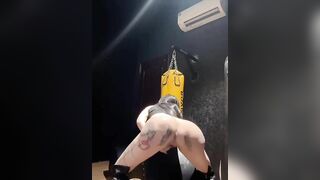 Hotgril móc bím nước lôi bắn lênh láng