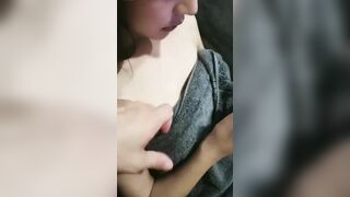 chị dâu dâm đãng tắm xong quấn mỗi khăn ngồi ngoài phòng khách gợi tình cực nứng