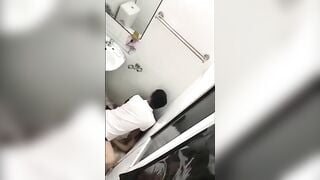 quay lén HS mới lớn dẫn nhau public và làm tình trong nhà vệ sinh quán cafe