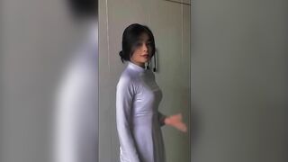 Clip  cực phẩm của Hạnh Trang 2k6 đụ nhau với bạn trai trong tà áo dài trắng cực ngon