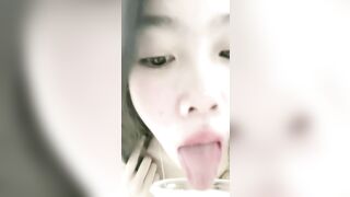 Phương Linh 2k6 Dáng Ngon Dâm Đang Thủ Dâm Show Hàng Trong Nhà Vệ Sinh