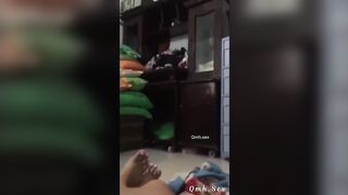 con bạn thân dâm đãng chơi với nhau từ bé nên cởi đồ thay đồ trước mặt nhau luôn