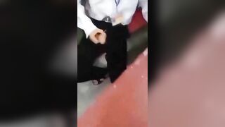 Học sinh thủ dâm trong lớp