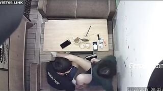 Clip Hot Cặp Đôi Trẻ Trong Quán Cà Phê Địt Nhau Trên Ghế